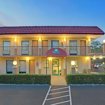 Days Inn By Wyndham Clearwater/Central-2